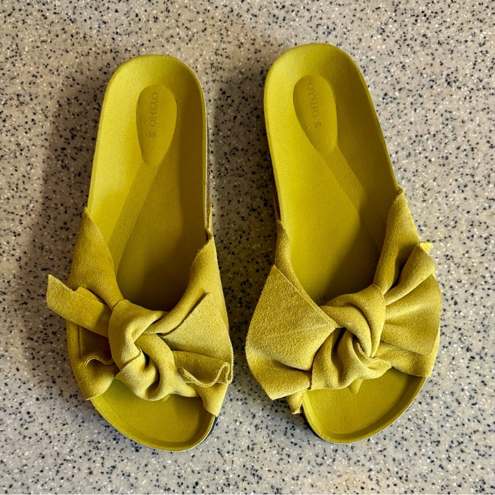 Oysho -Greenish yellow suede bow sandal in New condition.Size 39